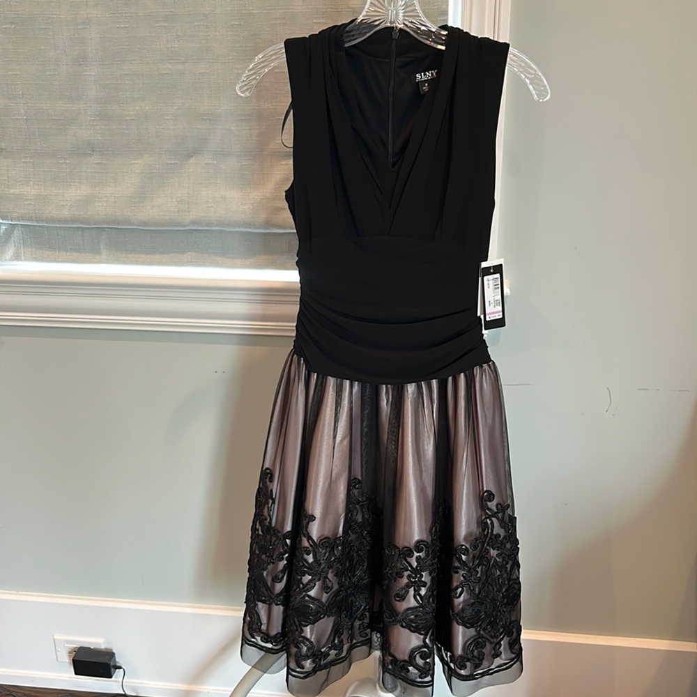 SLNY cocktail dress, size 6. NWT, never worn.